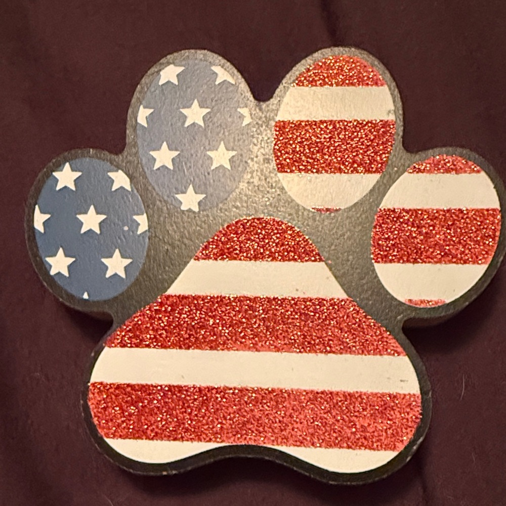 Patriotic Paw Print Decor